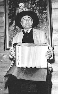 Eric hemma i Lindndbäck och han kunde inte spela dragspel år 1952 - Eric home in Lindndbäck and he could not play the accordion in 1952